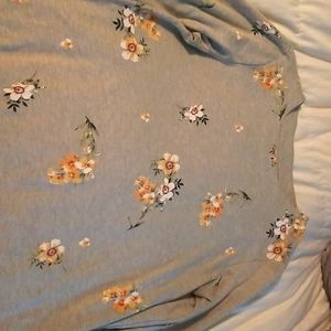 Grey sweater with flower print